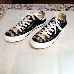 Converse Chuck Taylor All Star tennis shoes, Black.